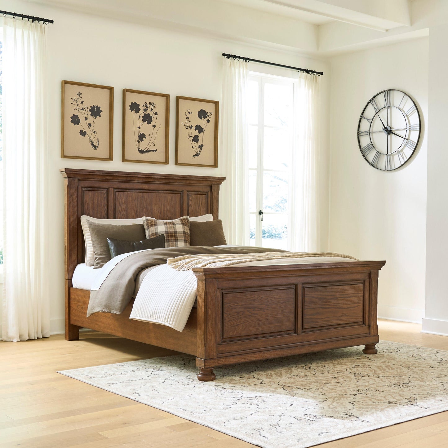 Zackaryn Queen Panel Bed