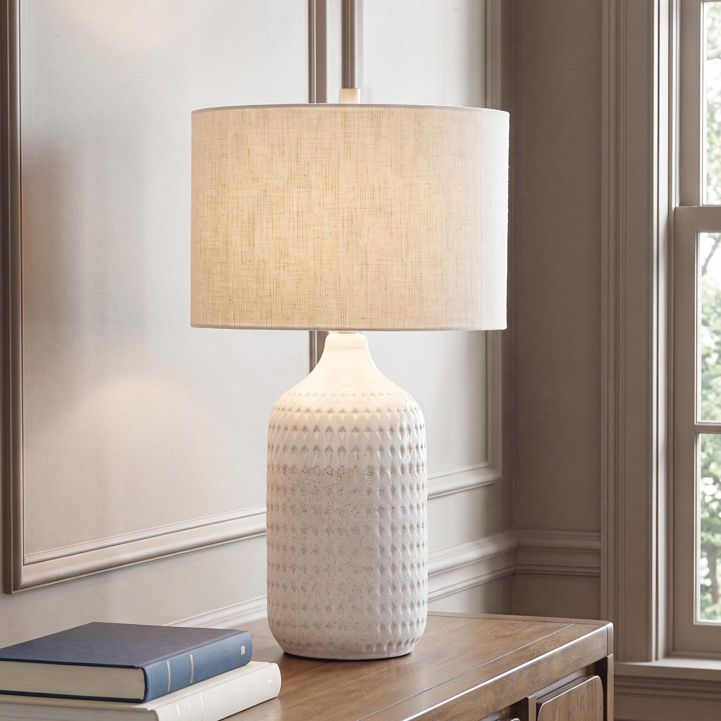 Ashley Express - Capwich Ceramic Table Lamp (1/CN)